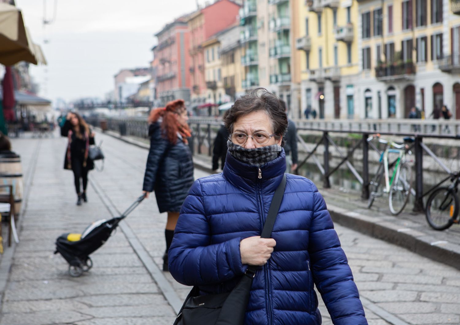 Coronavirus: passante a Milano