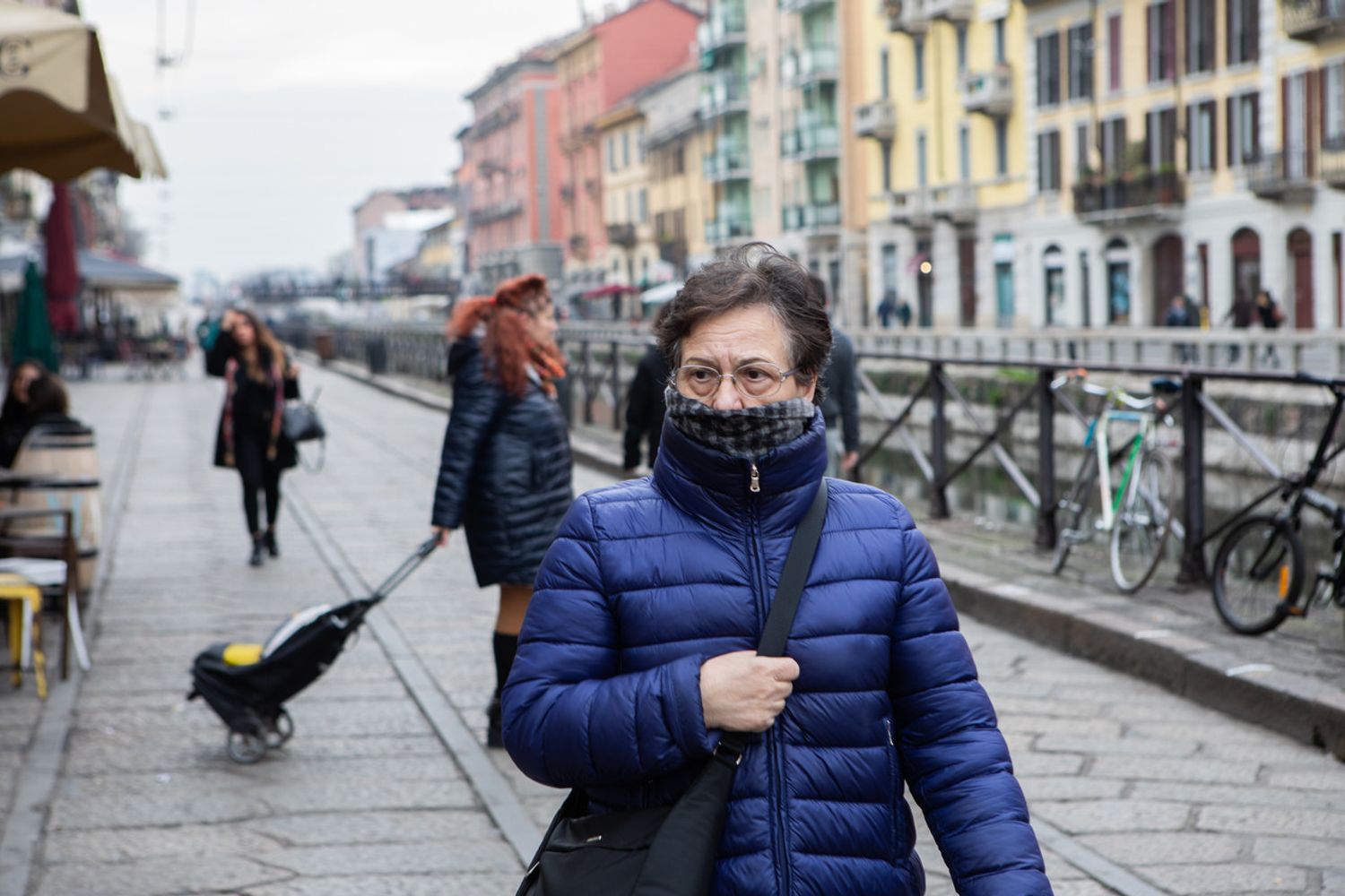 Coronavirus: passante a Milano