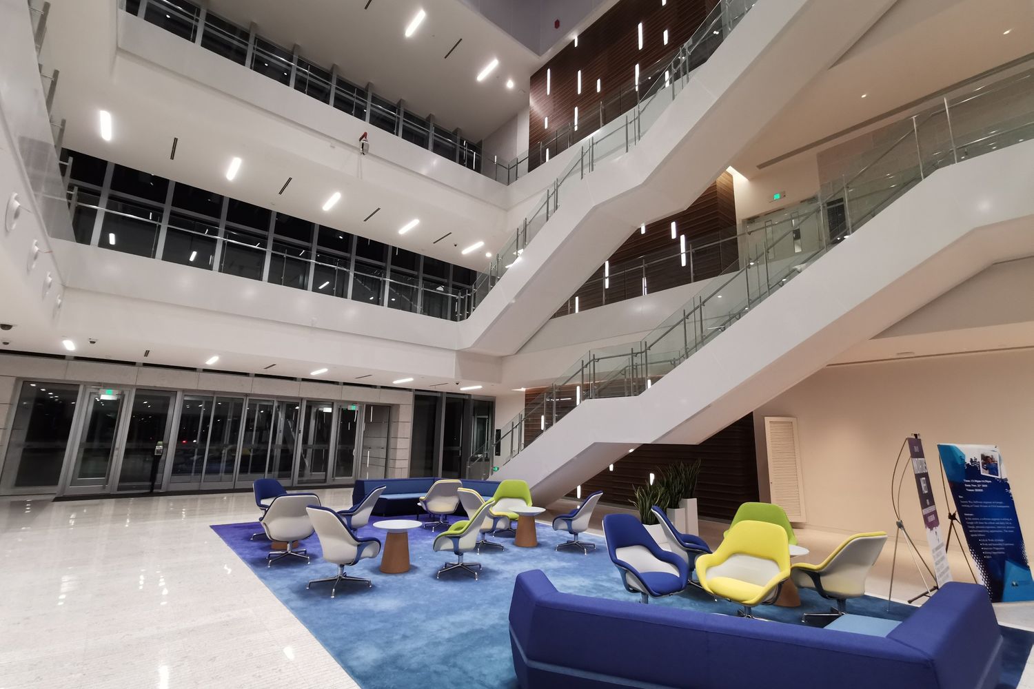 L'atrio deserto della Duke Kunshan University