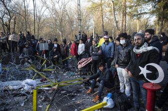 Migranti al confine tra Grecia e Turchia
