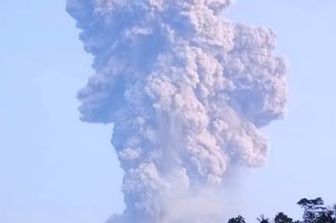 &nbsp;L'eruzione del vulcano Monte Merapi, in Indonesia