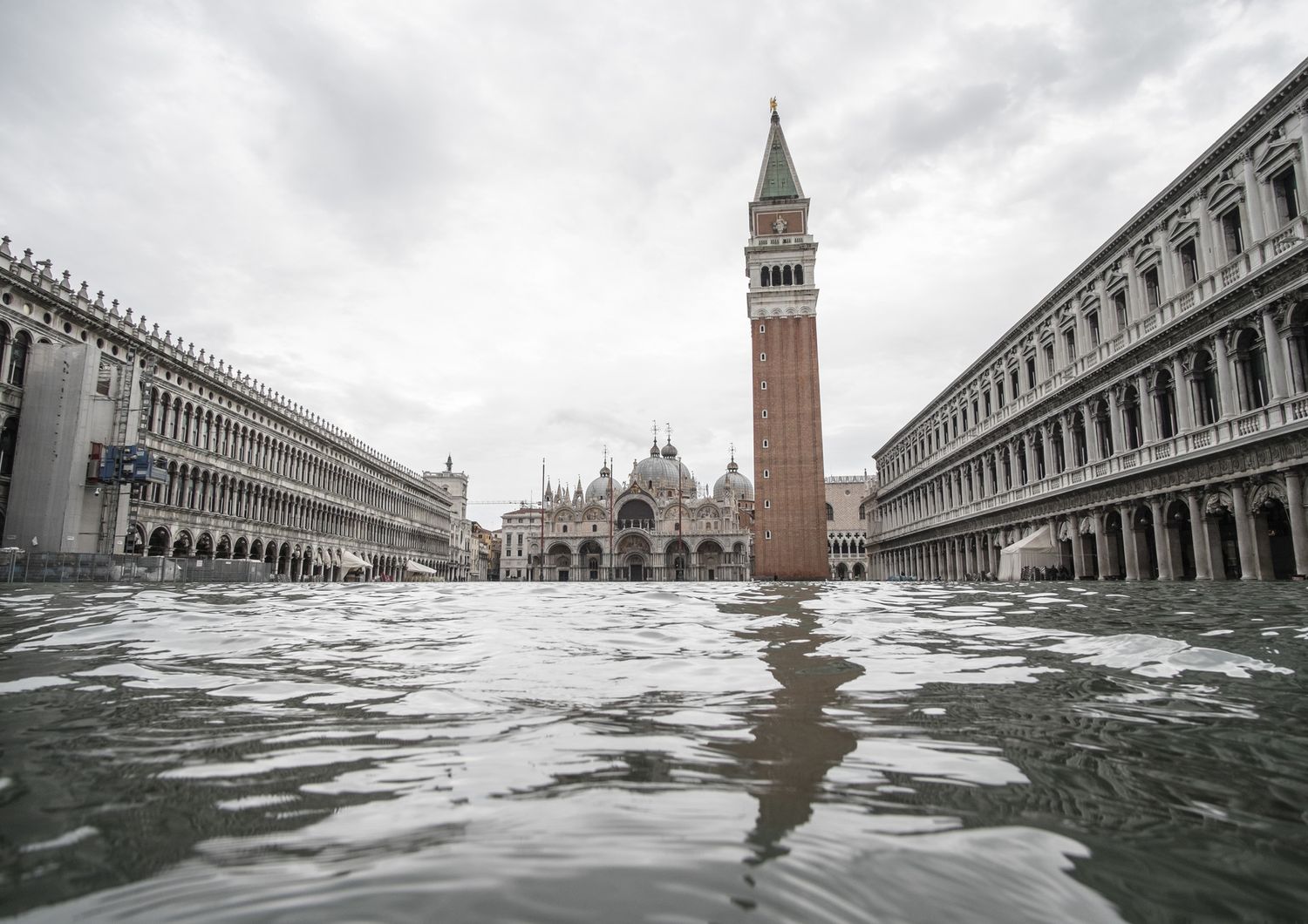 &nbsp;Piazza San Marco durante l'acqua alta del 19 novembre 2019 a Venezia.