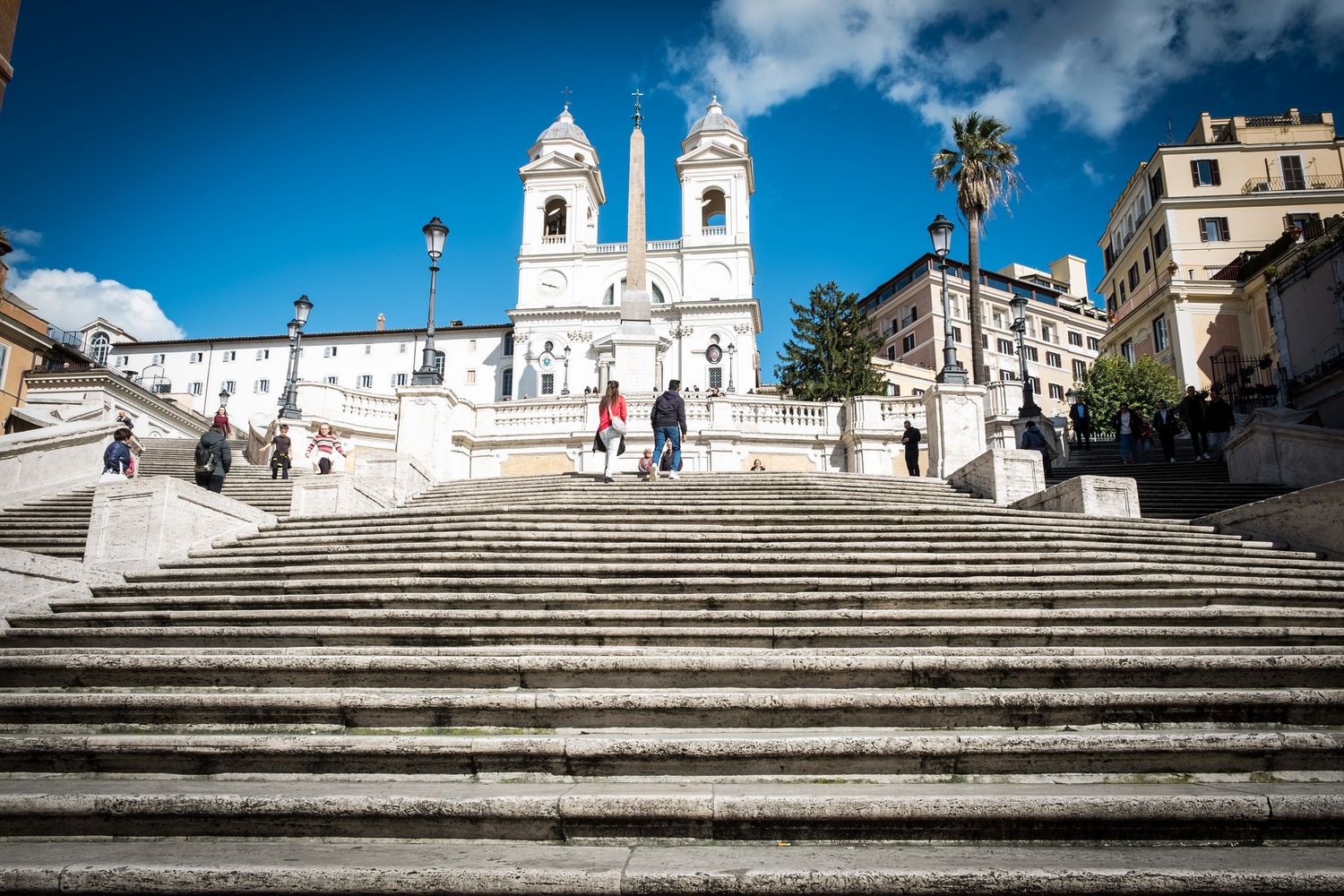Coronavirus: la scalinata di Piazza di Spagna deserta