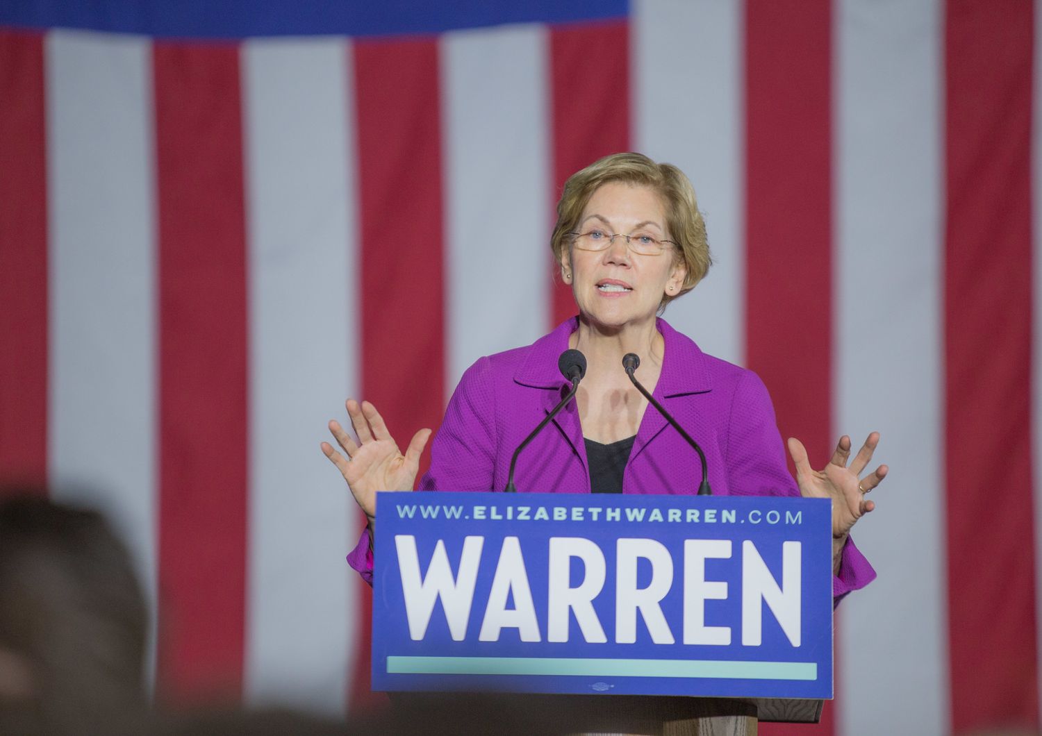 Elizabeth Warren durante la campagna elettorale alla vigilia del Super Tuesday