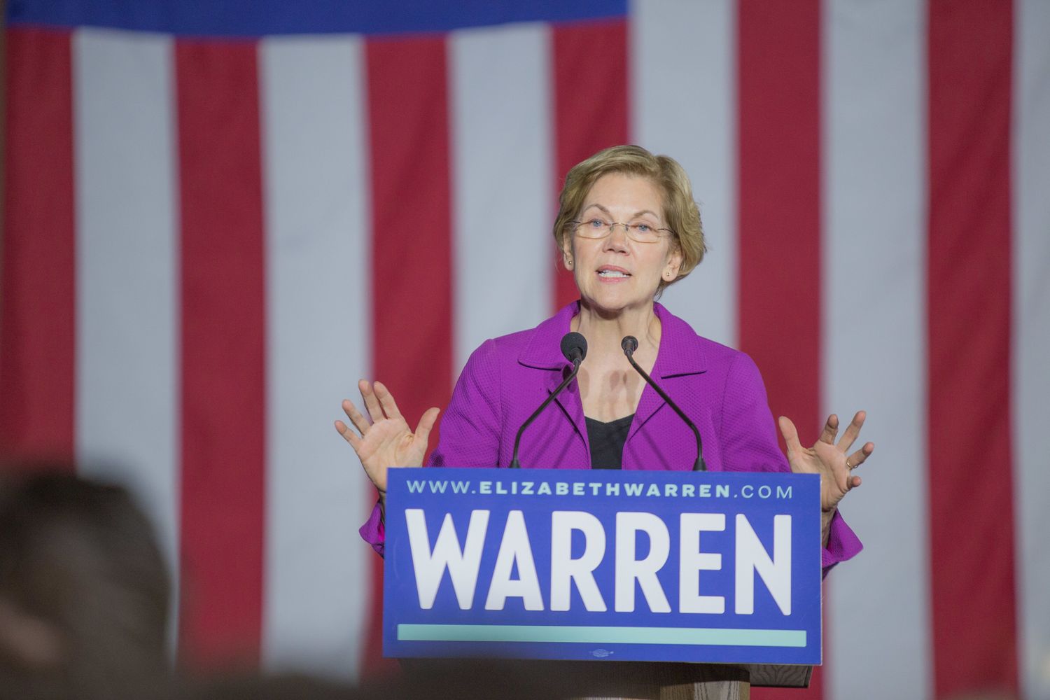 Elizabeth Warren durante la campagna elettorale alla vigilia del Super Tuesday