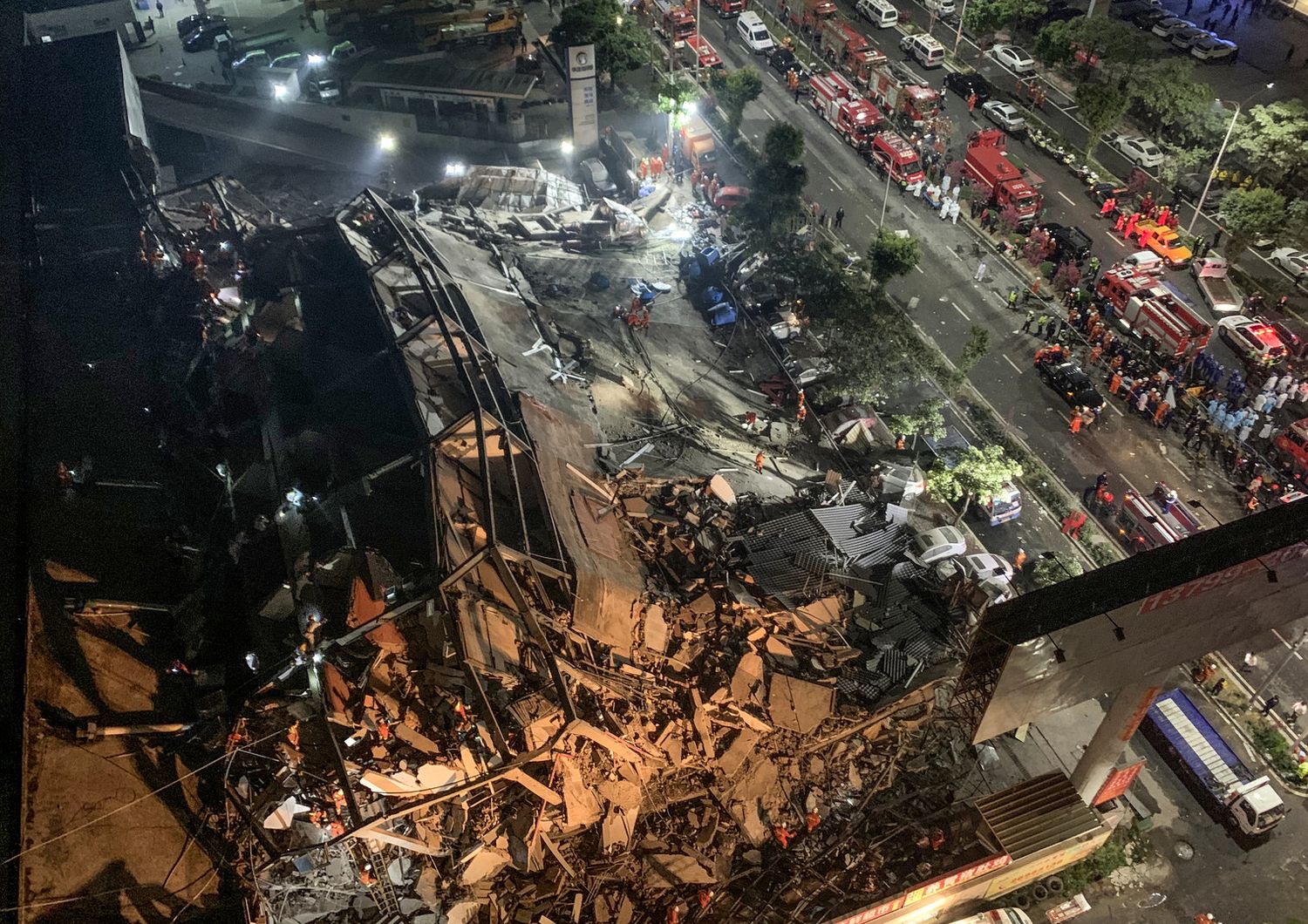 L'albergo crollato nella citt&agrave; di Quanzhou