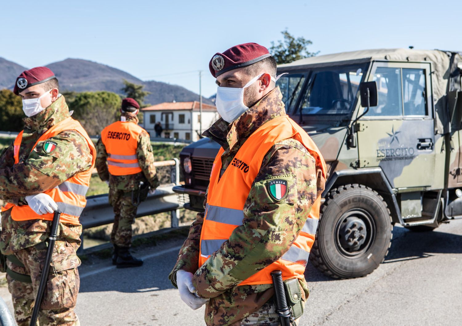 Blocco dell'esercito italiano al confine della zona rossa di Vo' Euganeo,per l'emergenza coronavirus