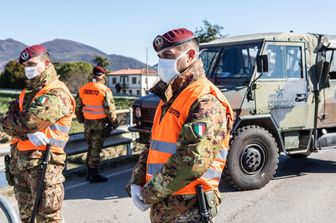 Blocco dell'esercito italiano al confine della zona rossa di Vo' Euganeo,per l'emergenza coronavirus