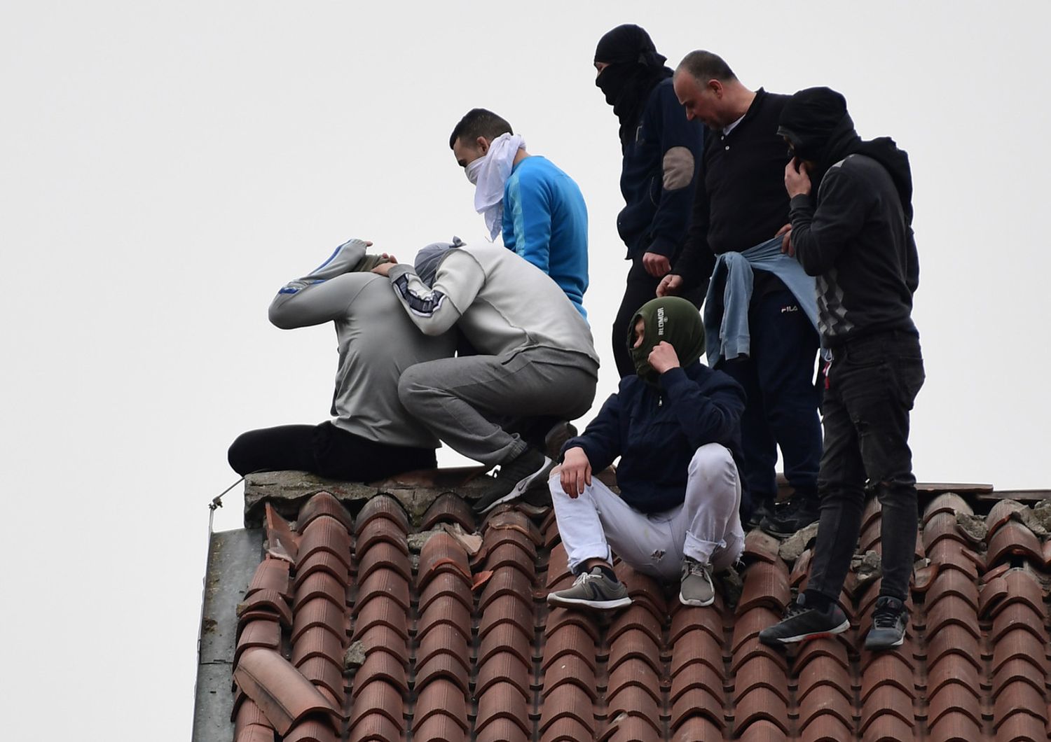 Detenuti sul tetto del carcere di San Vittore