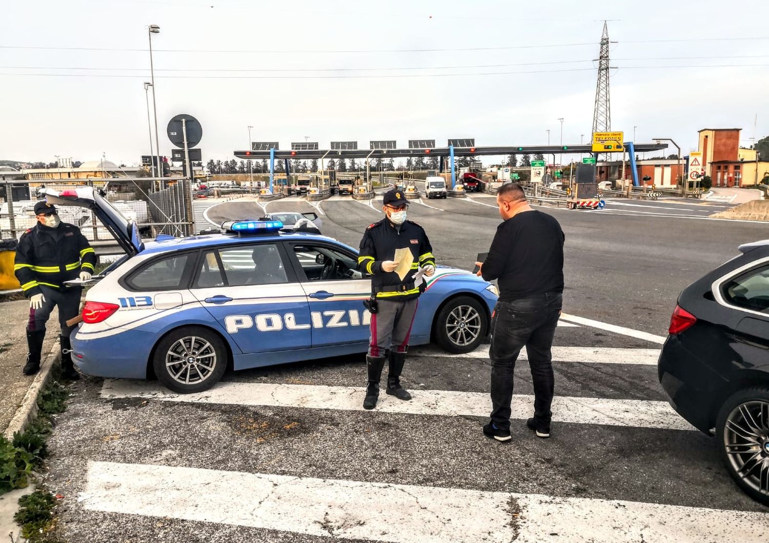 Controlli della polizia per il rispetto delle restrizioni contro il coronavirus a San Benedetto del Tronto