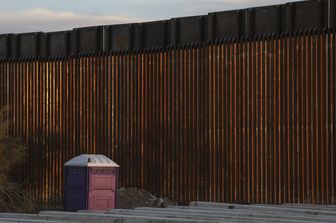 Un tratto del muro al confine fra Usa e Messico