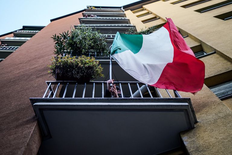 coronavirus flash mob balconi applausi inno