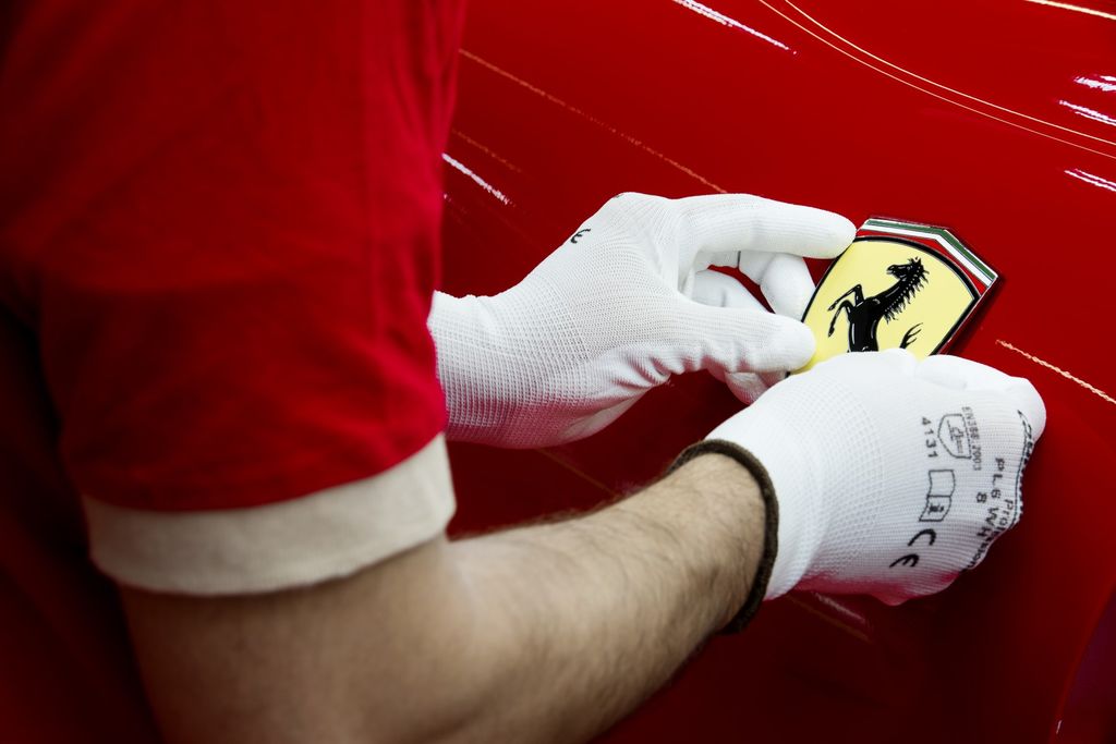 Operaio Ferrari al lavoro&nbsp;