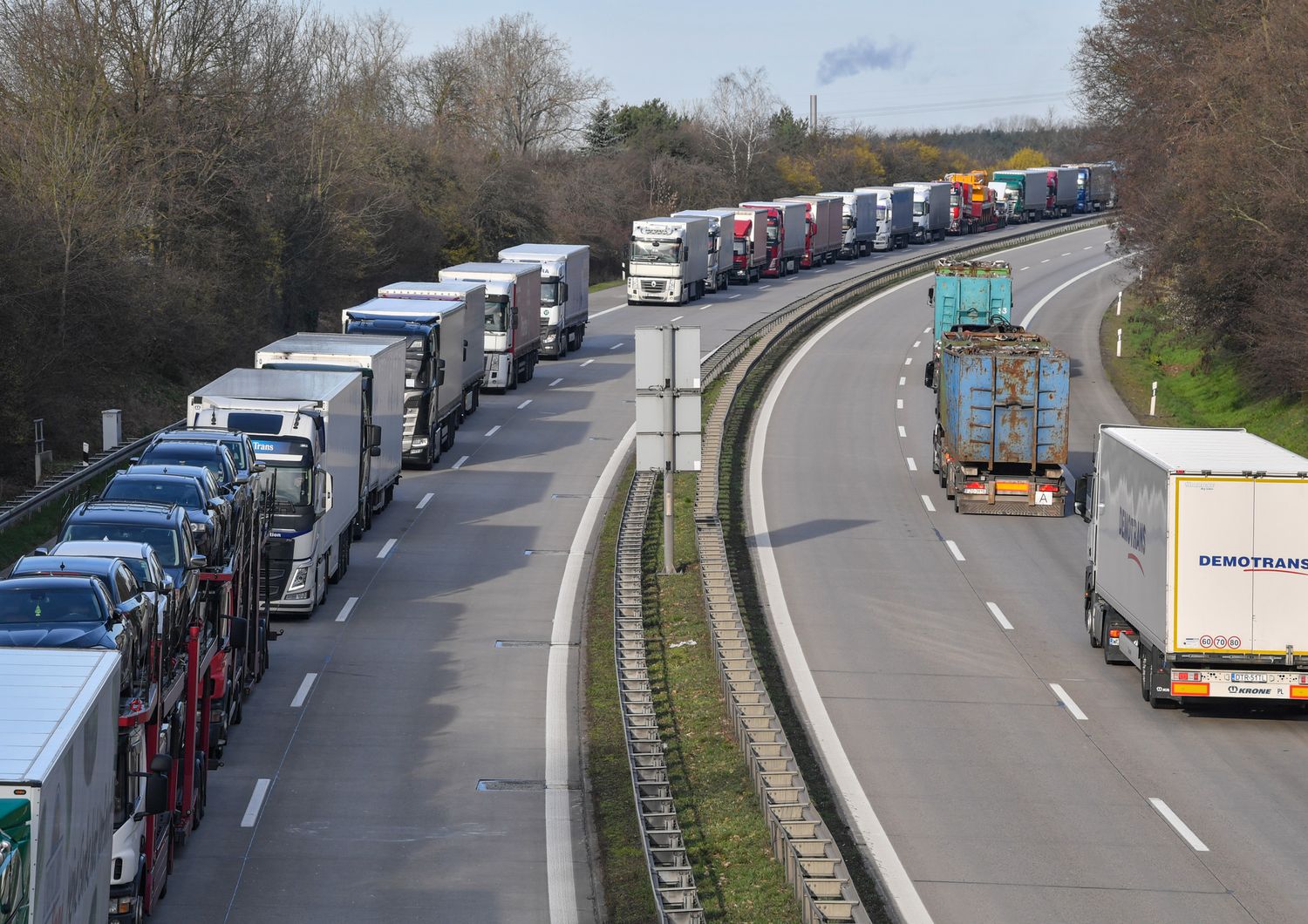 Camion in fila al confine tra Polonia e Germania