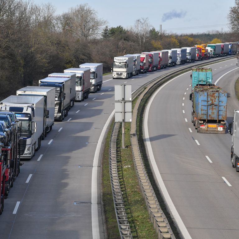 Camion in fila al confine tra Polonia e Germania