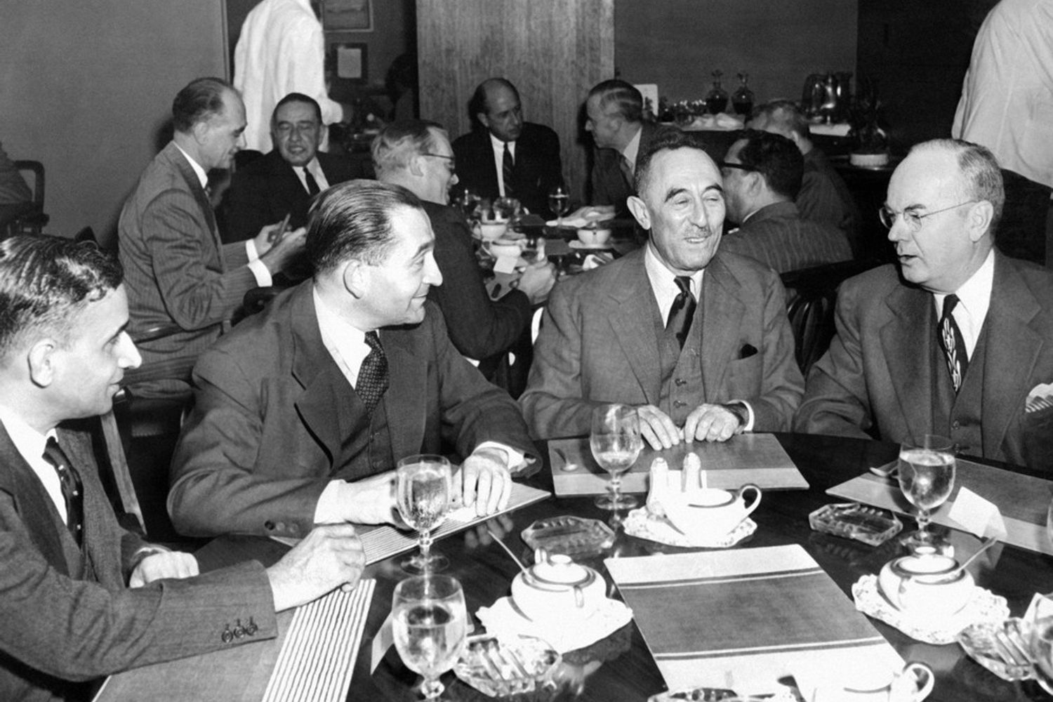 Mend&egrave;s France, Desmukh, Gutt e Snyder alla quarta sessione annuale di Fmi e Banca Mondiale (1949)