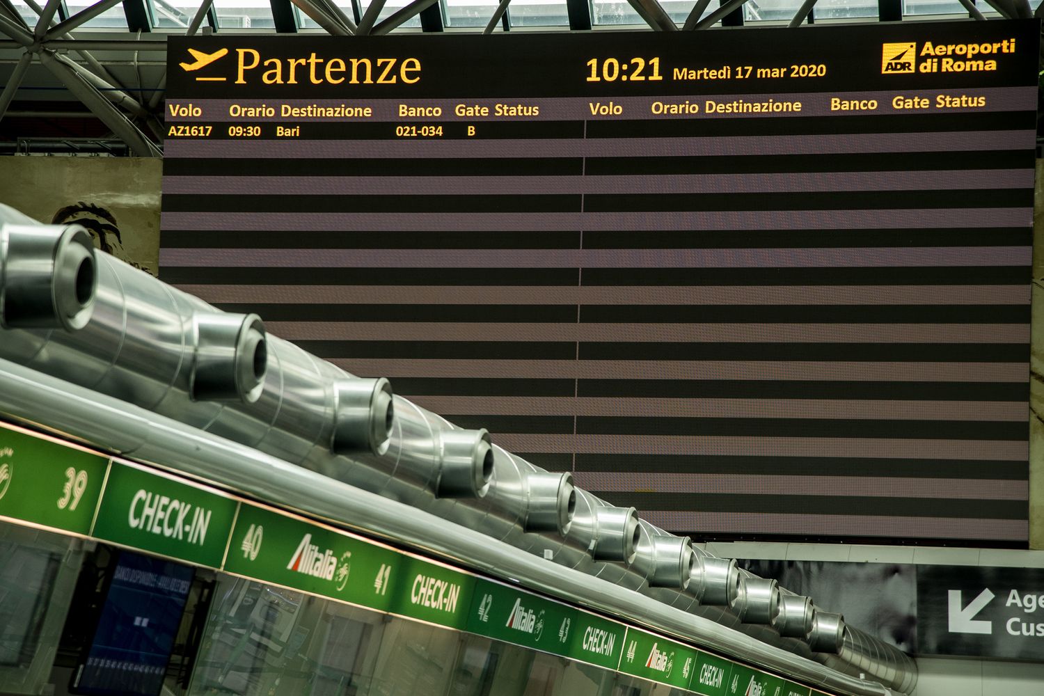 Il Terminal 1 dell'aeroporto di Fiumicino chiuso