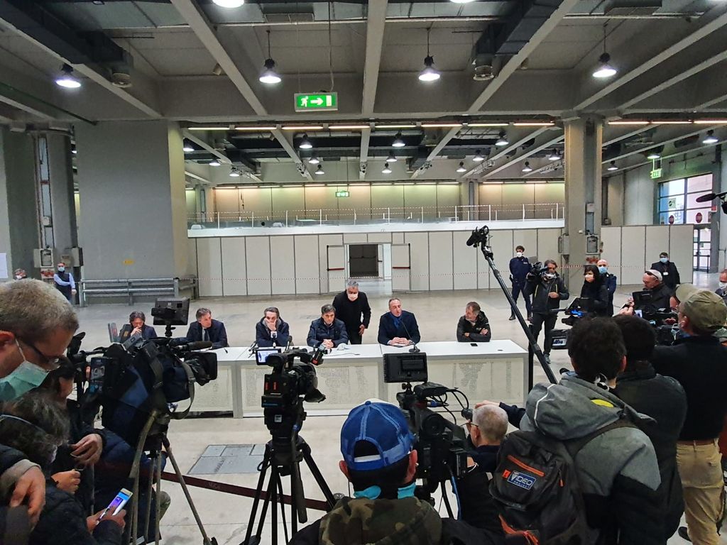 I lavori per l'ospedale di Milano che dovr&agrave; essere pronto in 10 giorni&nbsp;