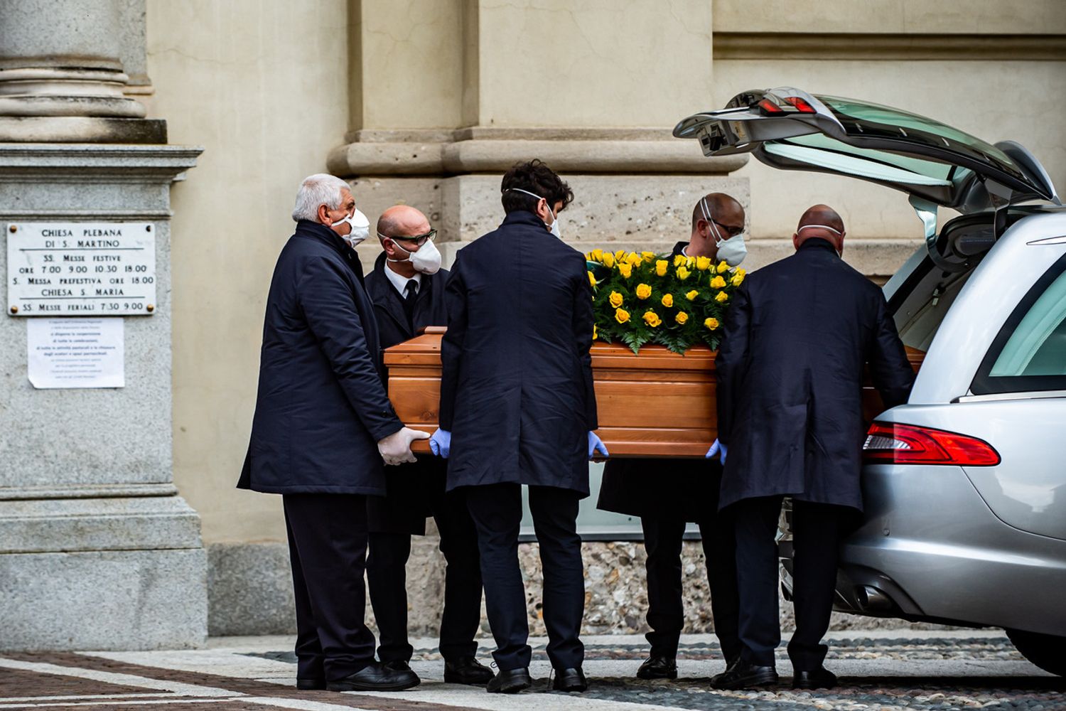 Un funerale durante l'epidemia di coronavirus