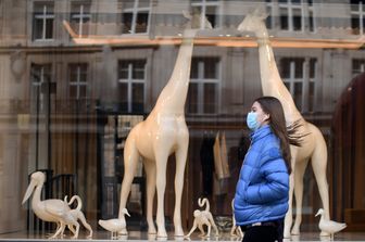 In una strada del centro di Londra all'epca del coronavirus