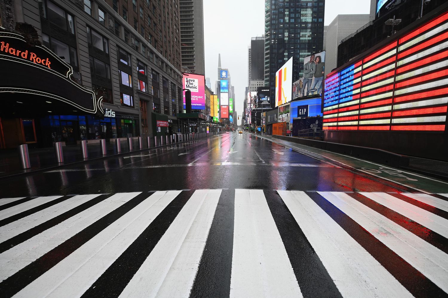 New York, Times Square vuota per arginare l'epidemia da coronavirus