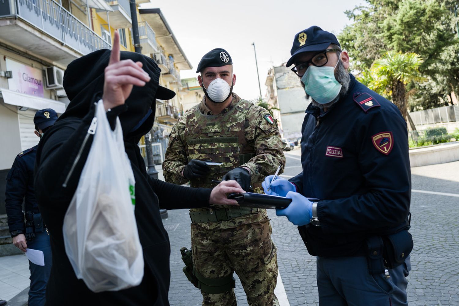 Controlli a Napoli, coronavirus
