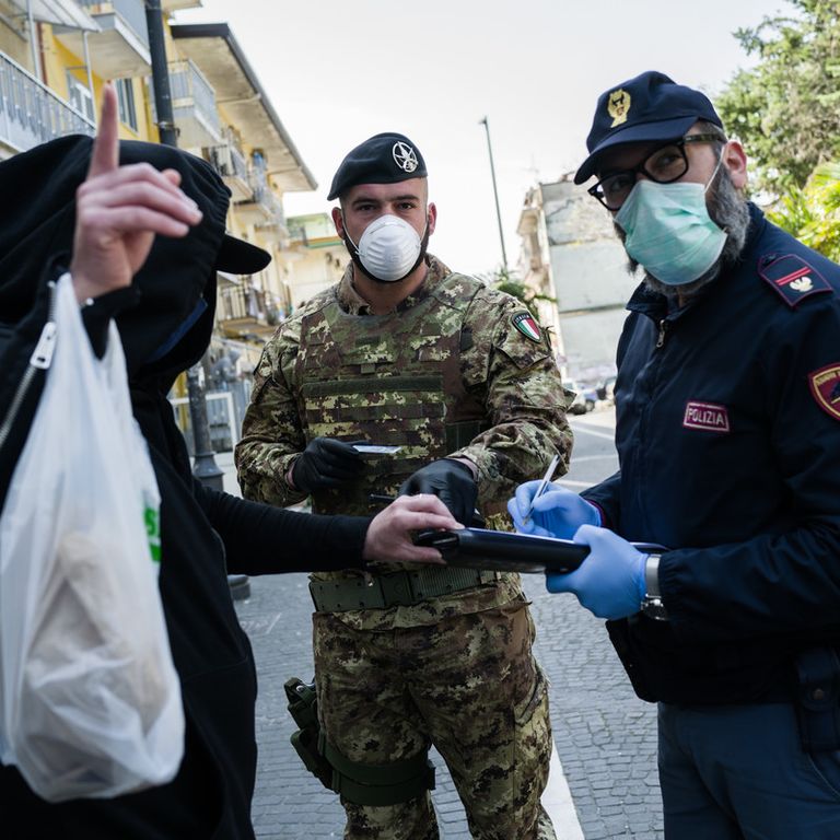 Controlli a Napoli, coronavirus
