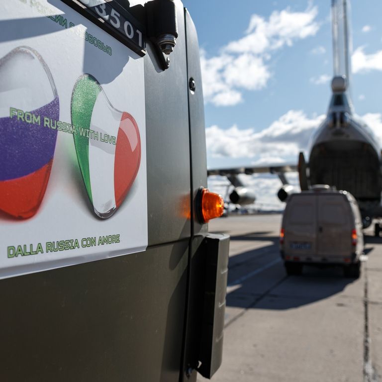 La partenza degli aiuti destinati all'Italia nella missione &quot;dalla Russia con amore&quot; nella lotta al coronavirus
