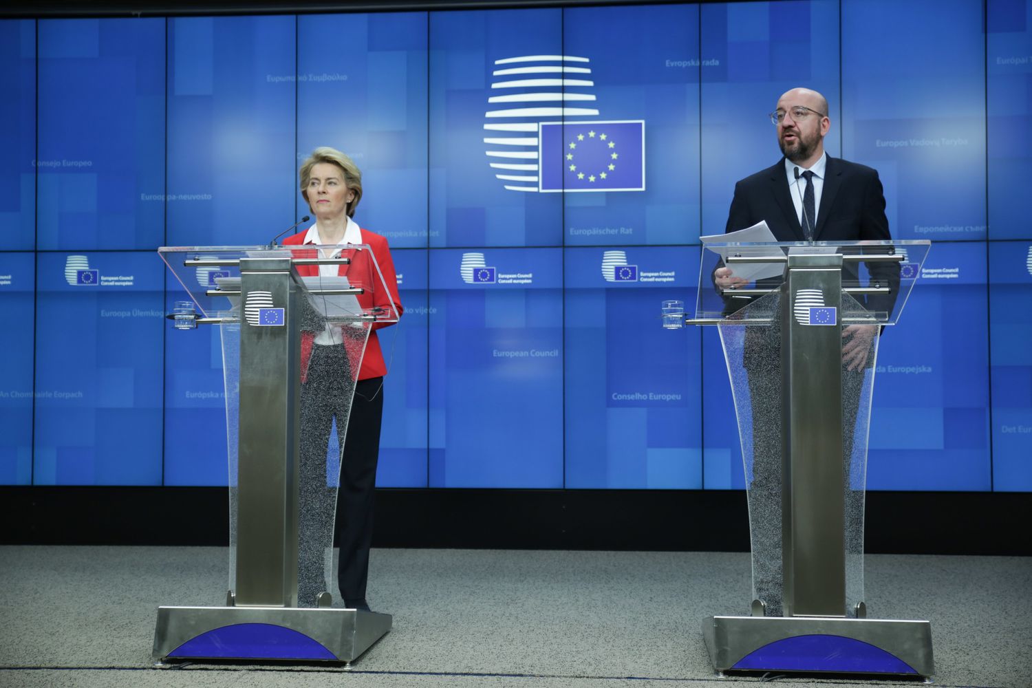 &nbsp;Ursula von der Leyen e Charles Michel parlano alla videoconferenza dei leader Ue