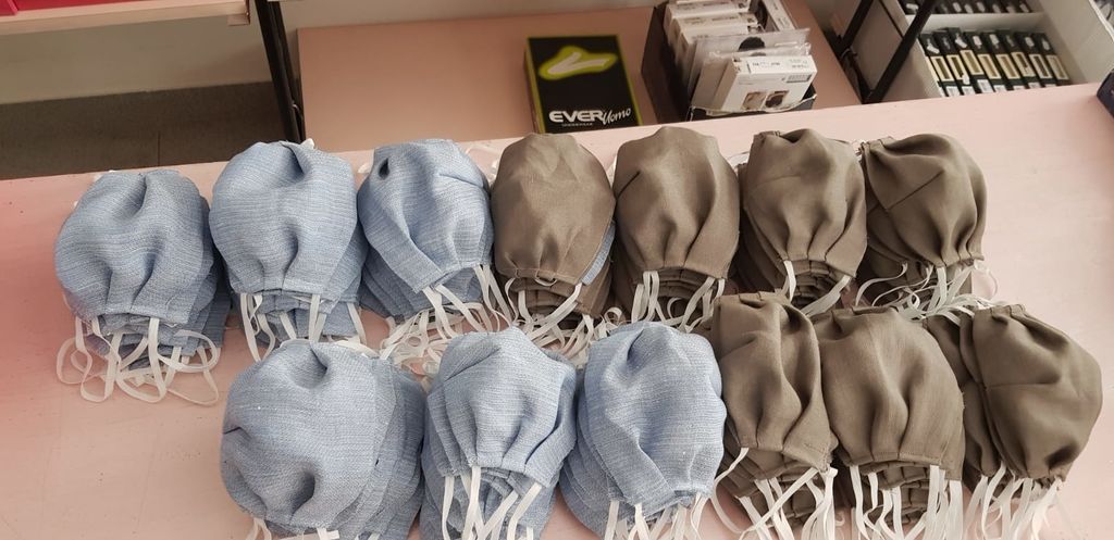 Mascherine in canapa di Maeko