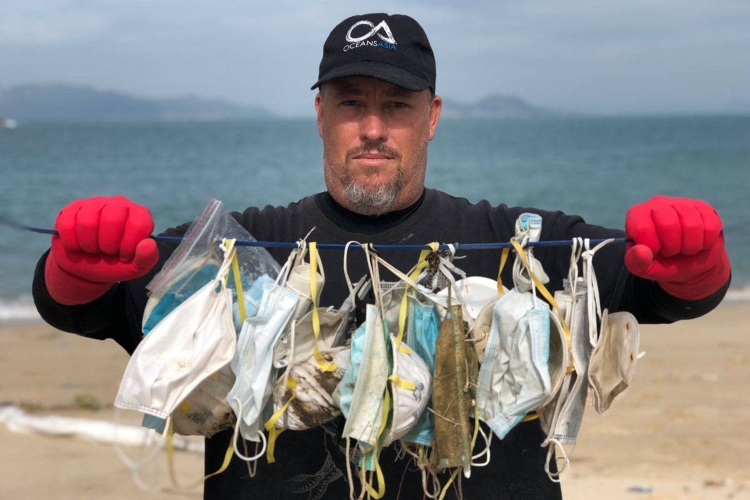 Mascherine finite in mare