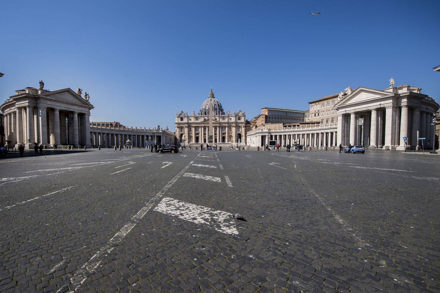 Piazza San Pietro deserta