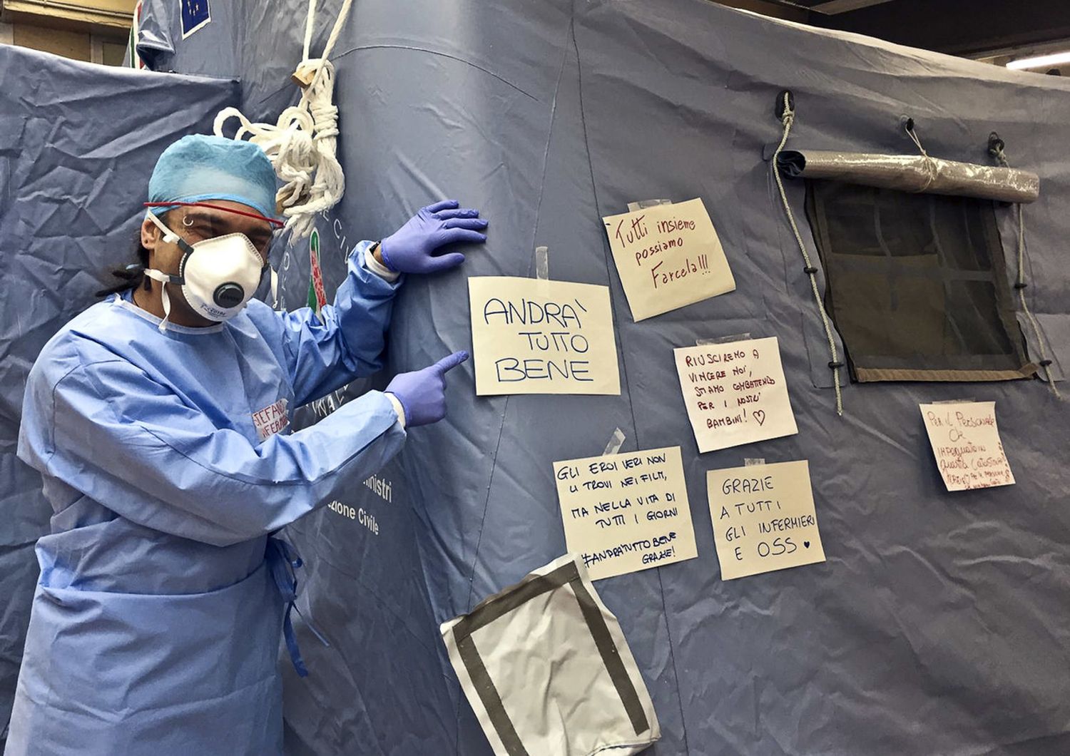 La tenda del triage allestita all'ospedale Molinette di Torino