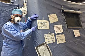 La tenda del triage allestita all'ospedale Molinette di Torino