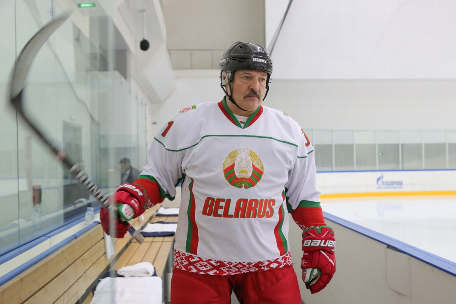 &nbsp;Il presidente della Bielorussia, Alexander Lukashenko, durante una partita di hockey su ghiaccio