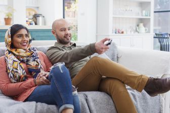 Coppia che guarda la televisione