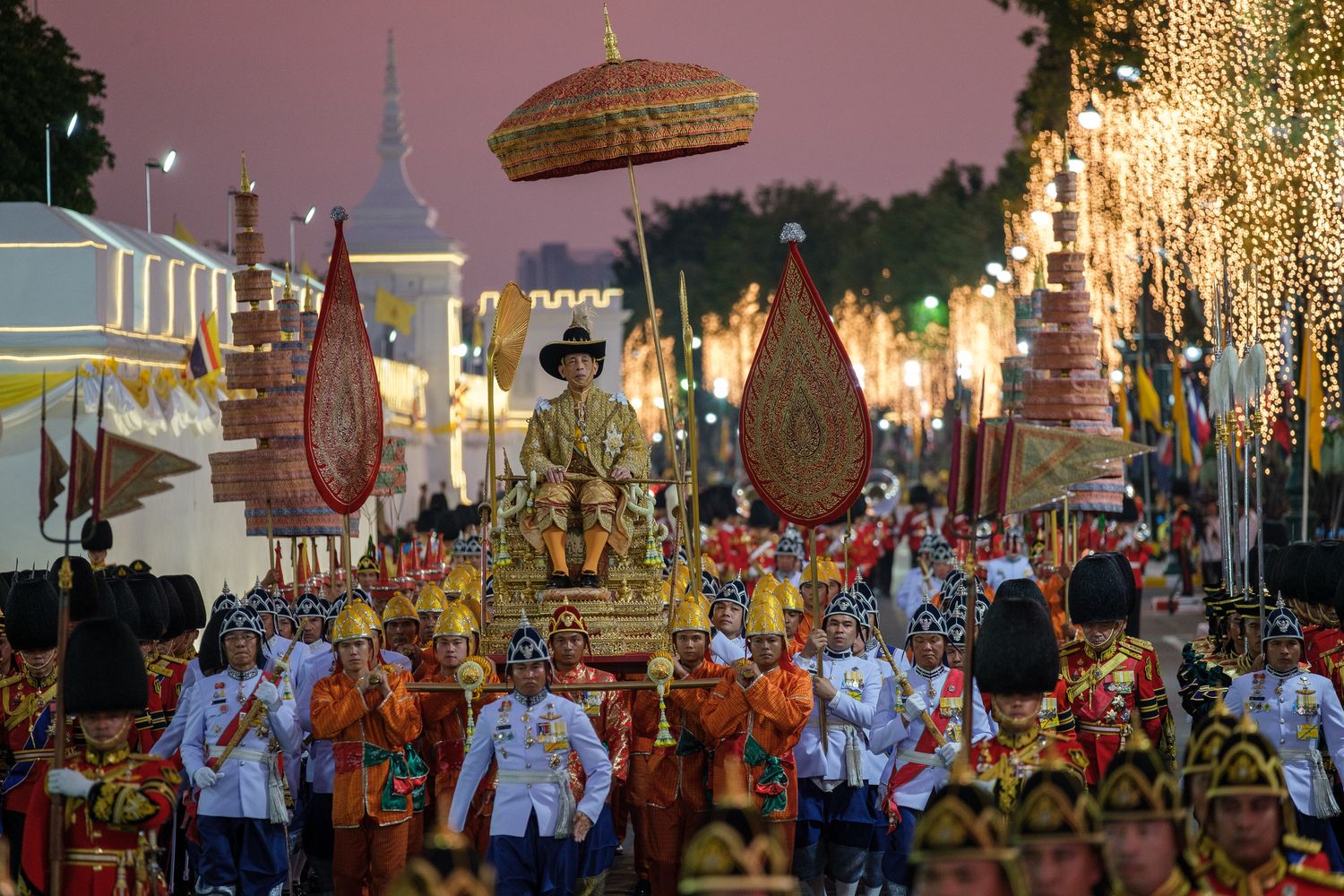 Il re della Thailandia, Maha Vajiralongkorn, durante la sua incoronazione a Bangkok nel dicembre 2019