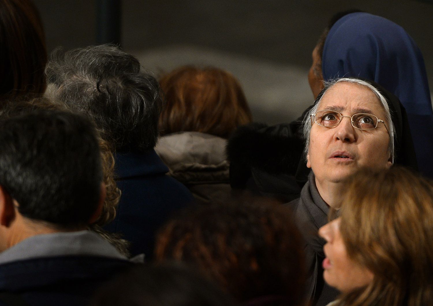 Persone in attesa del Santo Padre in un centro Caritas di Roma, immagine d'archivio