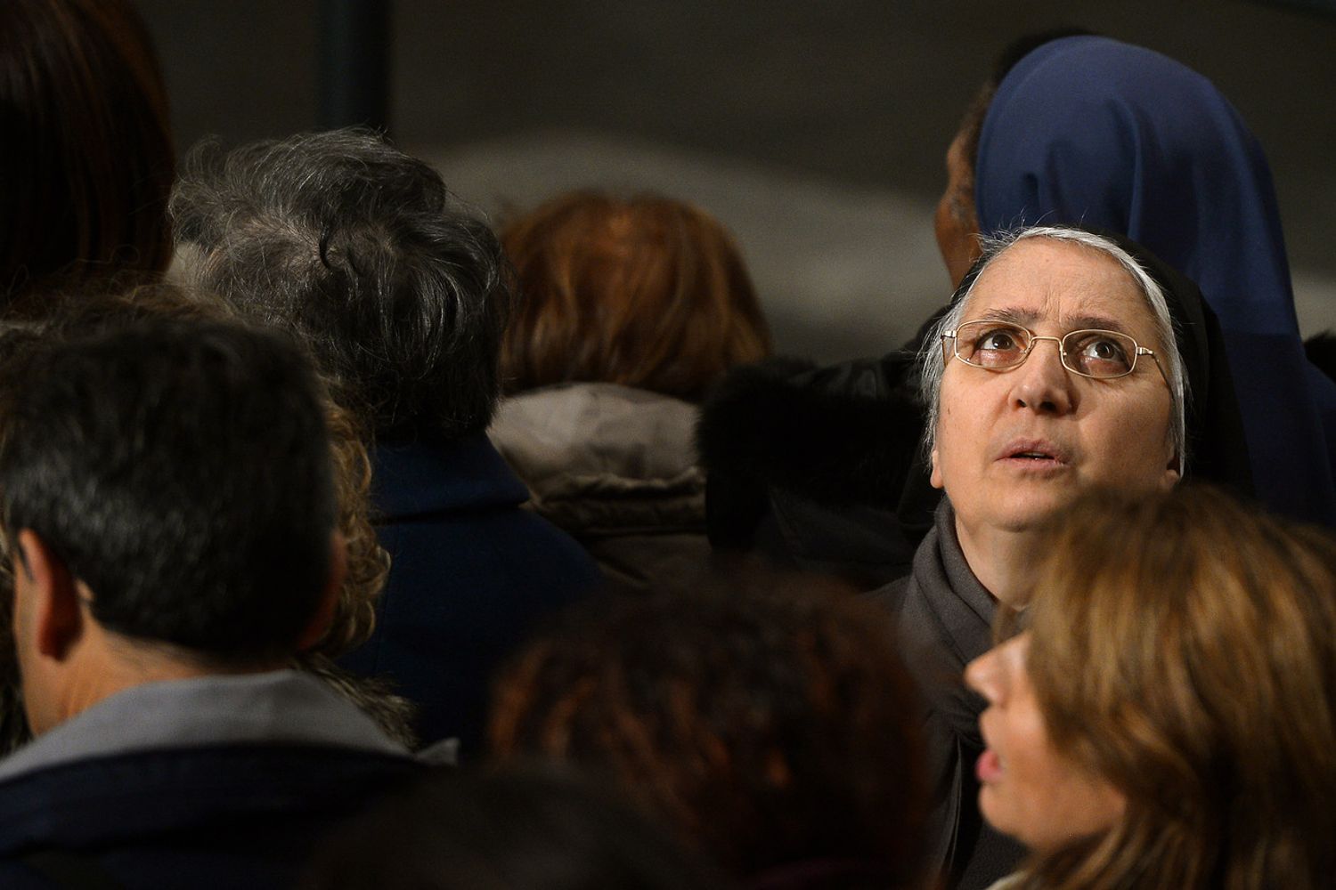 Persone in attesa del Santo Padre in un centro Caritas di Roma, immagine d'archivio