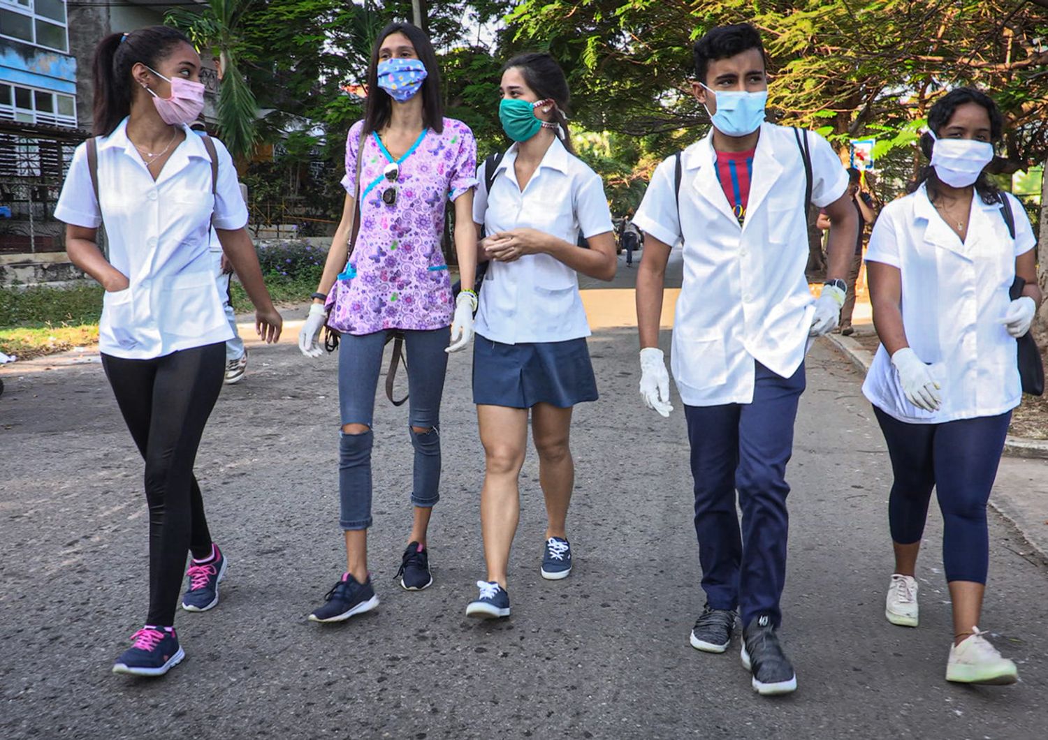 Studenti ieri in una strada dell'Avana a Cuba