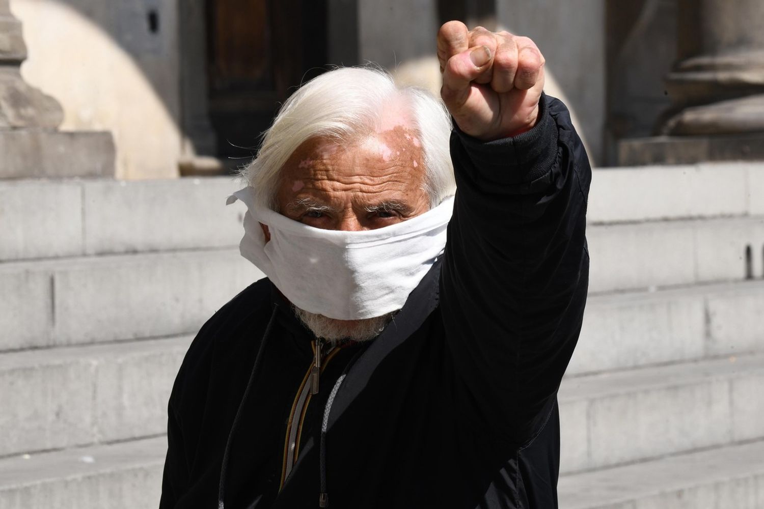 La distribuzione di aiuti ai bisognosi a Firenze durante l'emergenza coronavirus