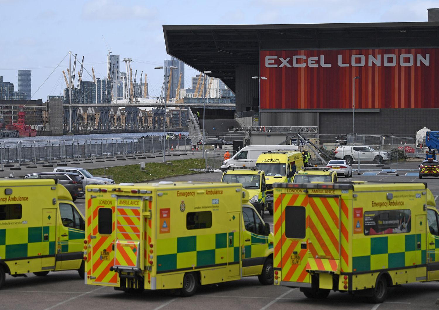L'ospedale da campo allestito all'ExCel Conference di Londra per l'emergenza coronavirus