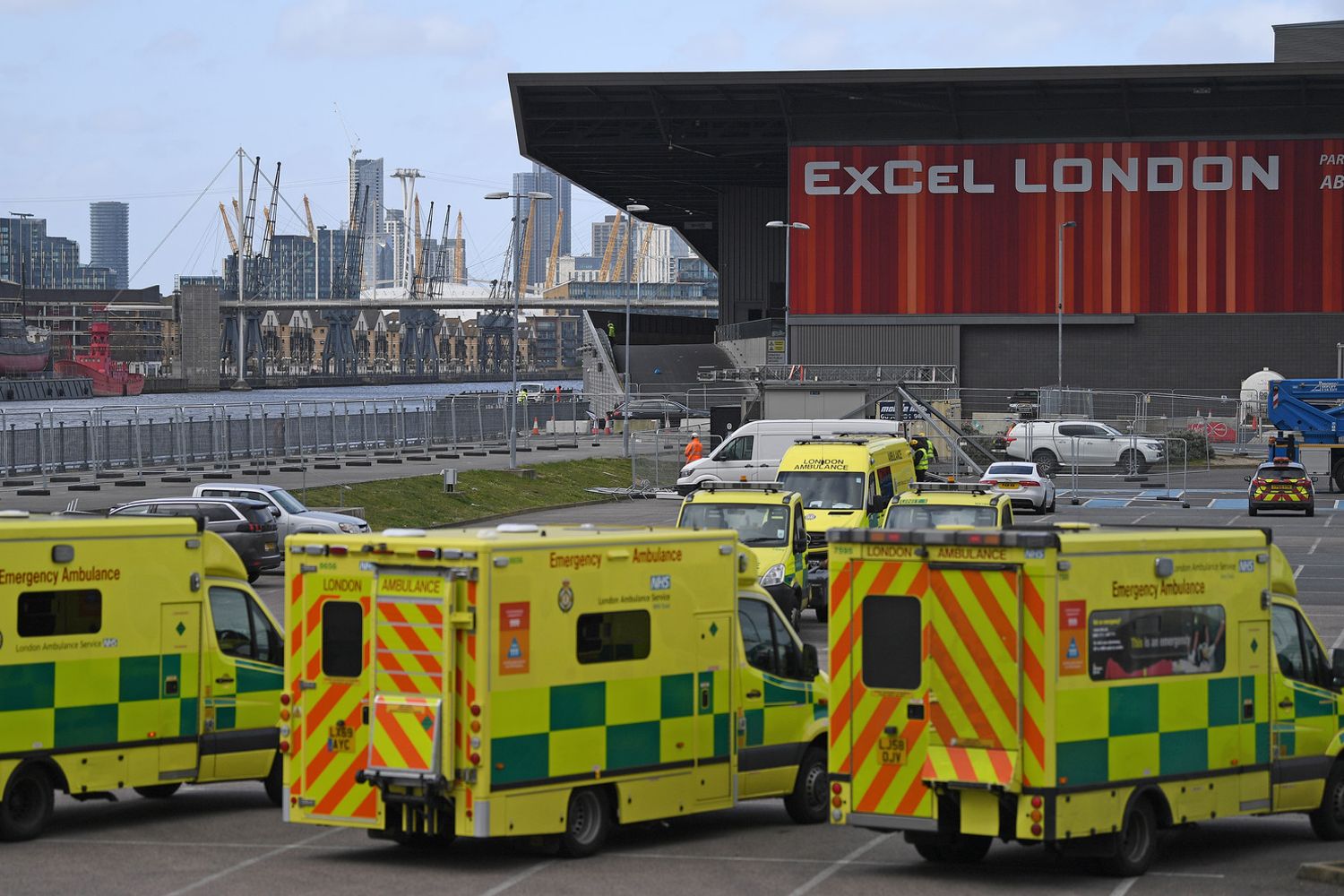 L'ospedale da campo allestito all'ExCel Conference di Londra per l'emergenza coronavirus