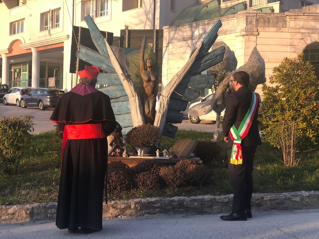 Il cardinale Petrocchi e il sindaco dell'Aquila, Biondi&nbsp;