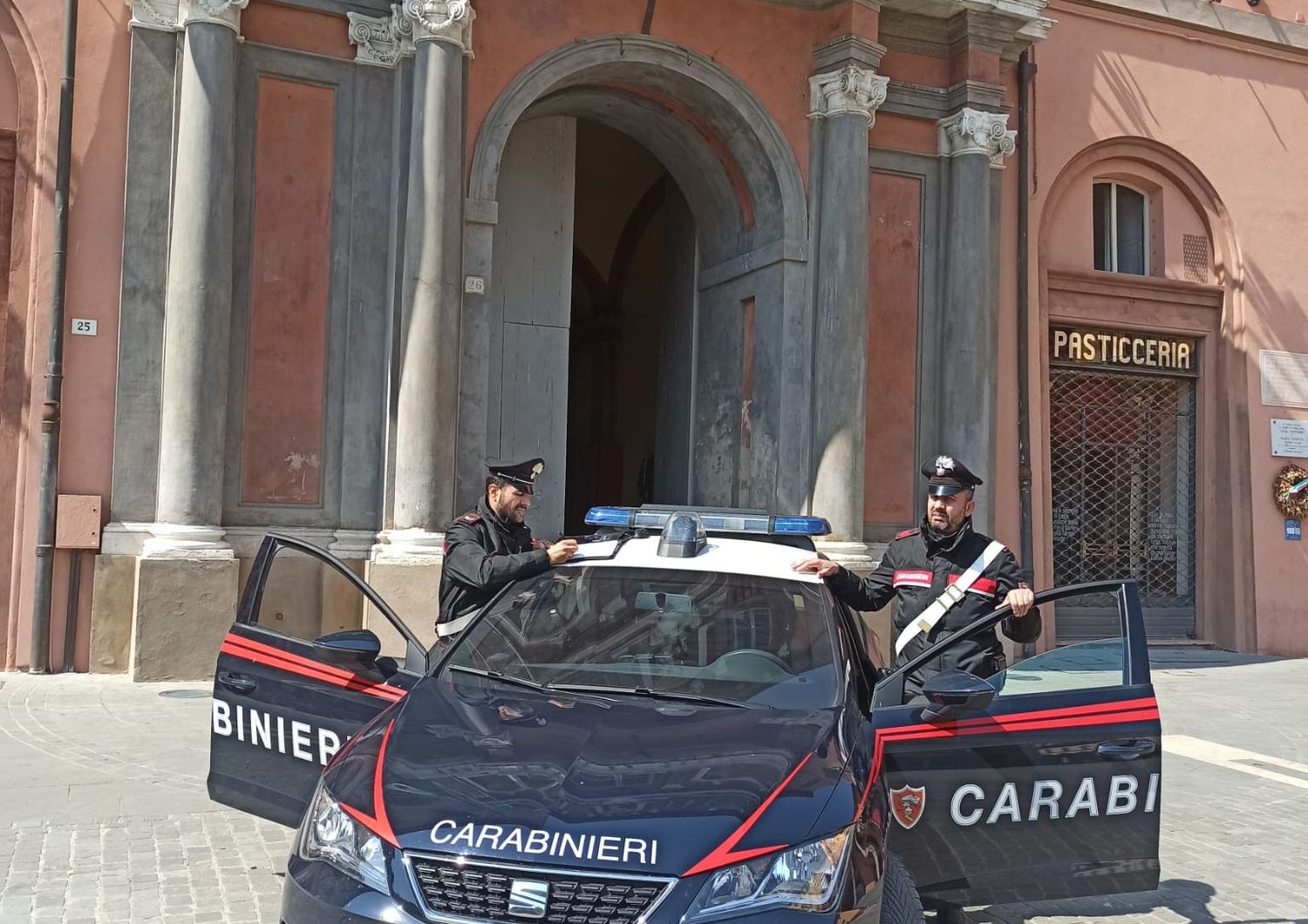 coronavirus carabinieri pasta fame