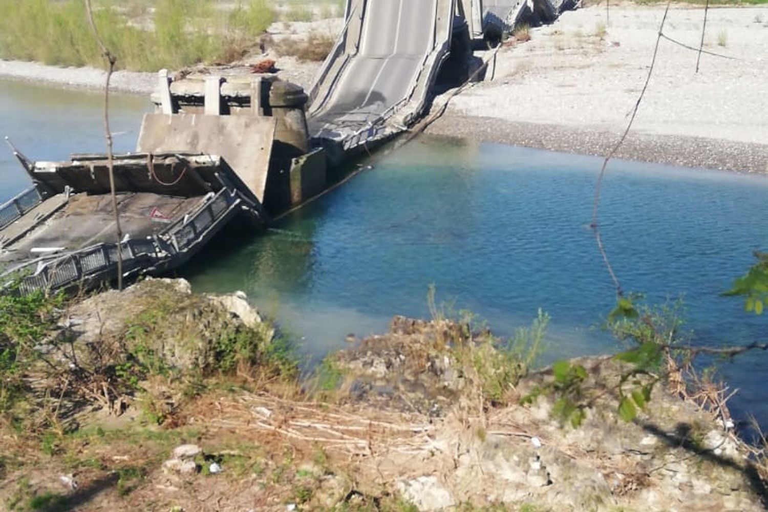 Il ponte crollato ad Albiano