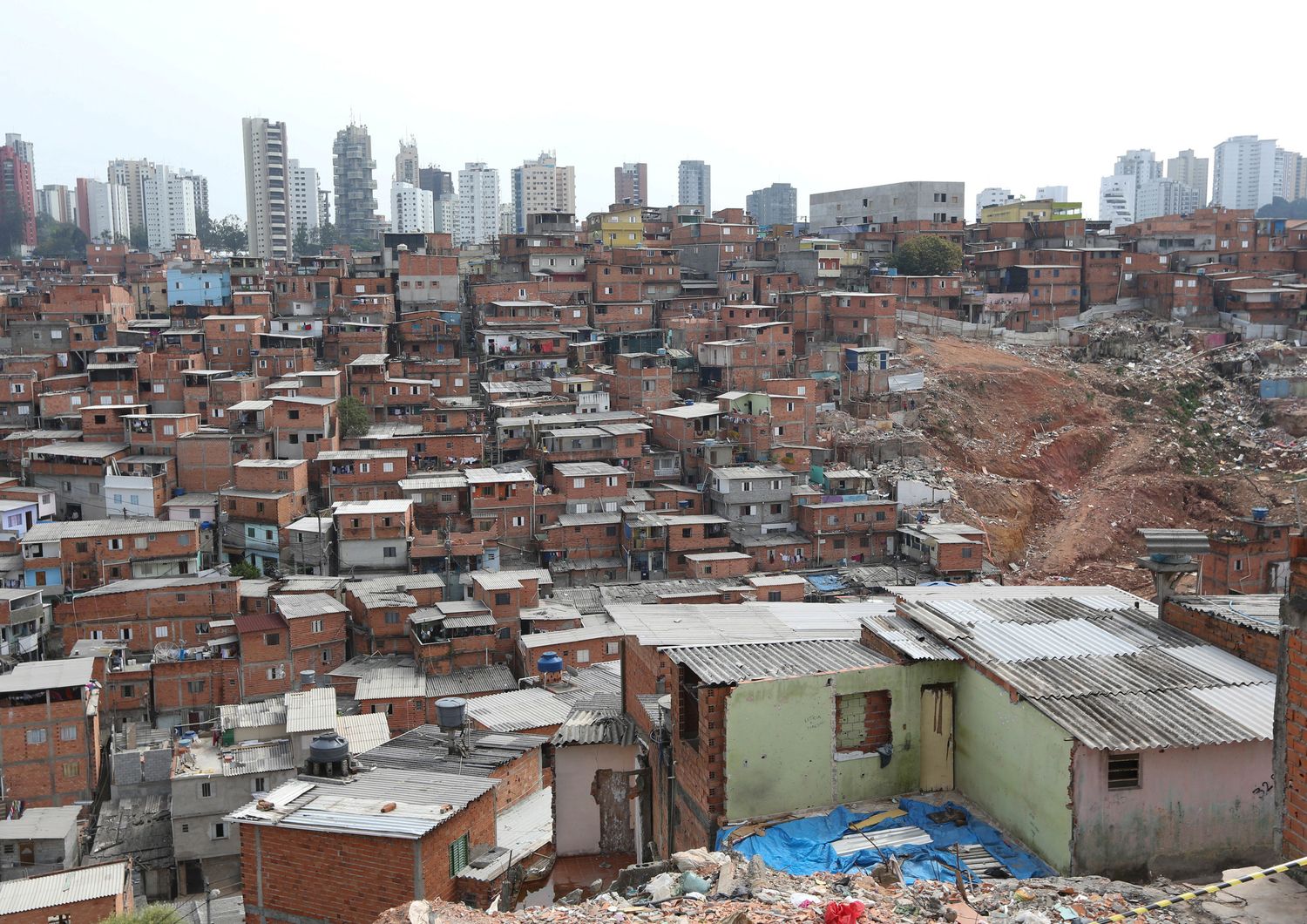 Una veduta di Parais&ograve;polis, la seconda favela per grandezza di San Paolo