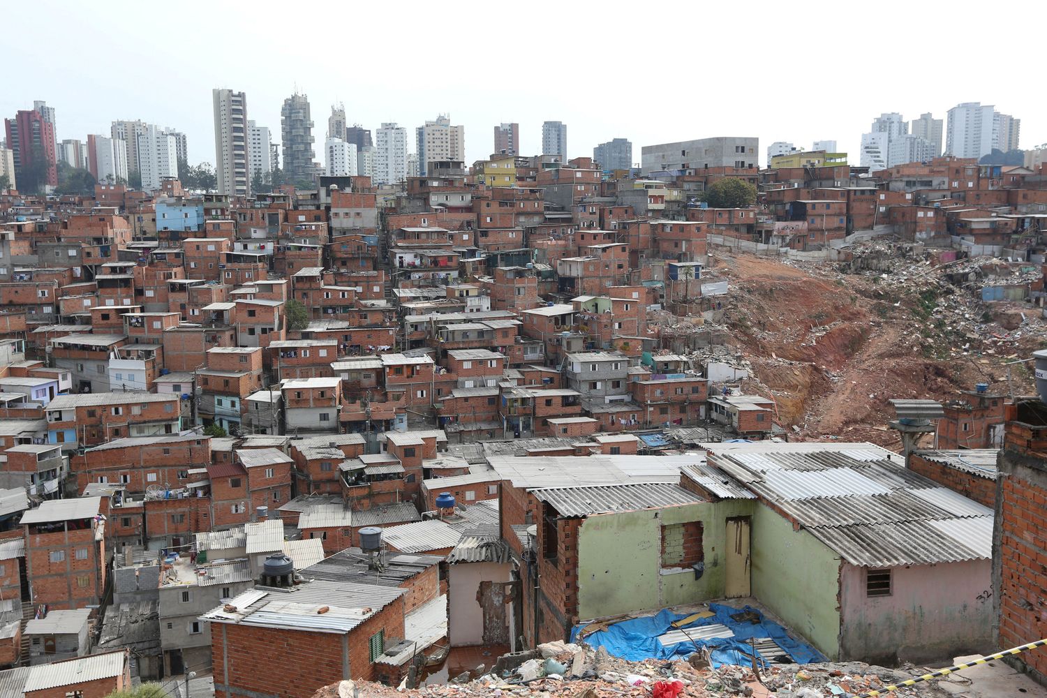 Una veduta di Parais&ograve;polis, la seconda favela per grandezza di San Paolo