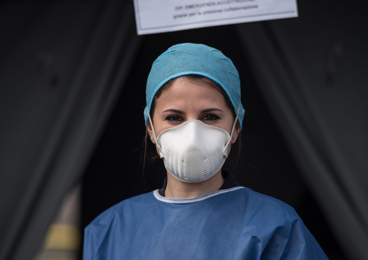 Un'infermiera del triage allestito dalla Protezione Civile a Imola