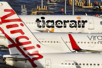 Aerei parcheggiati nell'aeroporto di Melbourne a causa della riduzione dei voli per il coronavirus